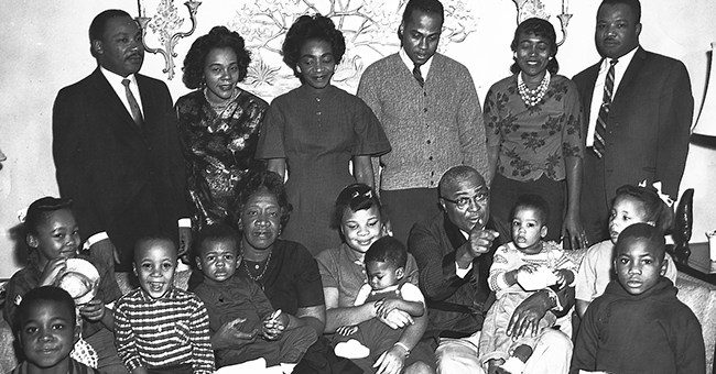 Photo of the extended King-Williams family. King, Sr., is seated among his many grandchildren, pointing at the camera.