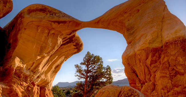 Metate Arch in Grand Staircase-Escalante National Monument