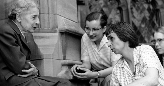 Lise Meitner with students (Sue Jones Swisher, Rosalie Hoyt and Danna Pearson McDonough) on the steps of the chemistry building at Bryn Mawr College. Courtesy of Bryn Mawr College. (April 1959)
