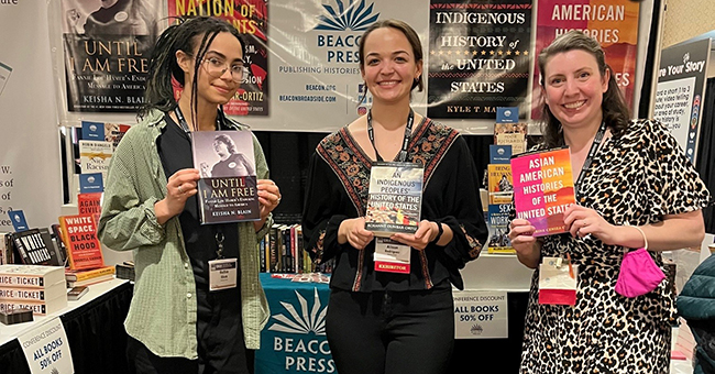 Posing galleys and final copies at OAH 2022