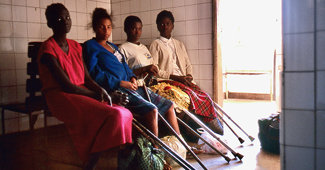 Maternity clinic, Luena Central Hospital, Moxico Province, 1996. Photo credit: Philip C. Winslow