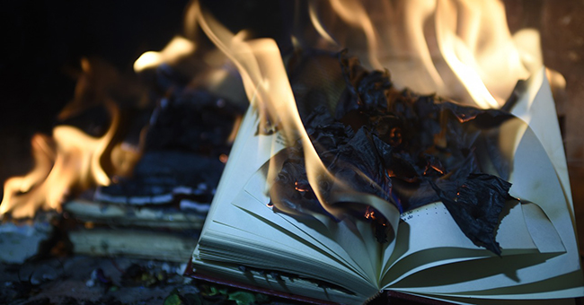 Book burning_Movidagrafica